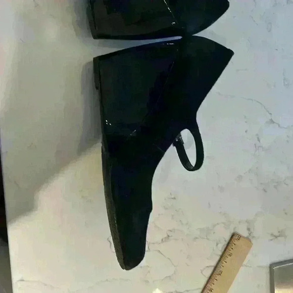 Vince Camuto Mary Jane’s size 9.5 wedge heel black suede - Picture 3 of 5